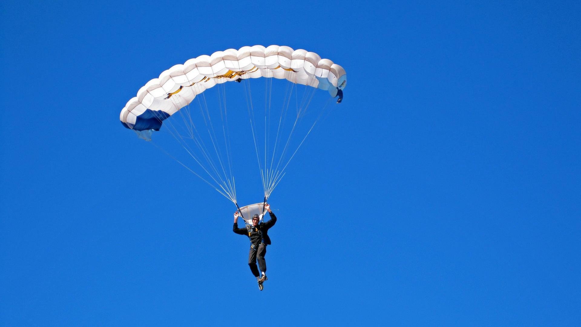 多元人才孵化平台：电竞行业从“玩”到“行”的转变